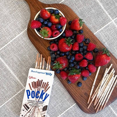 Glico Pocky Cookies & Cream Covered Biscuit Sticks 2.47oz